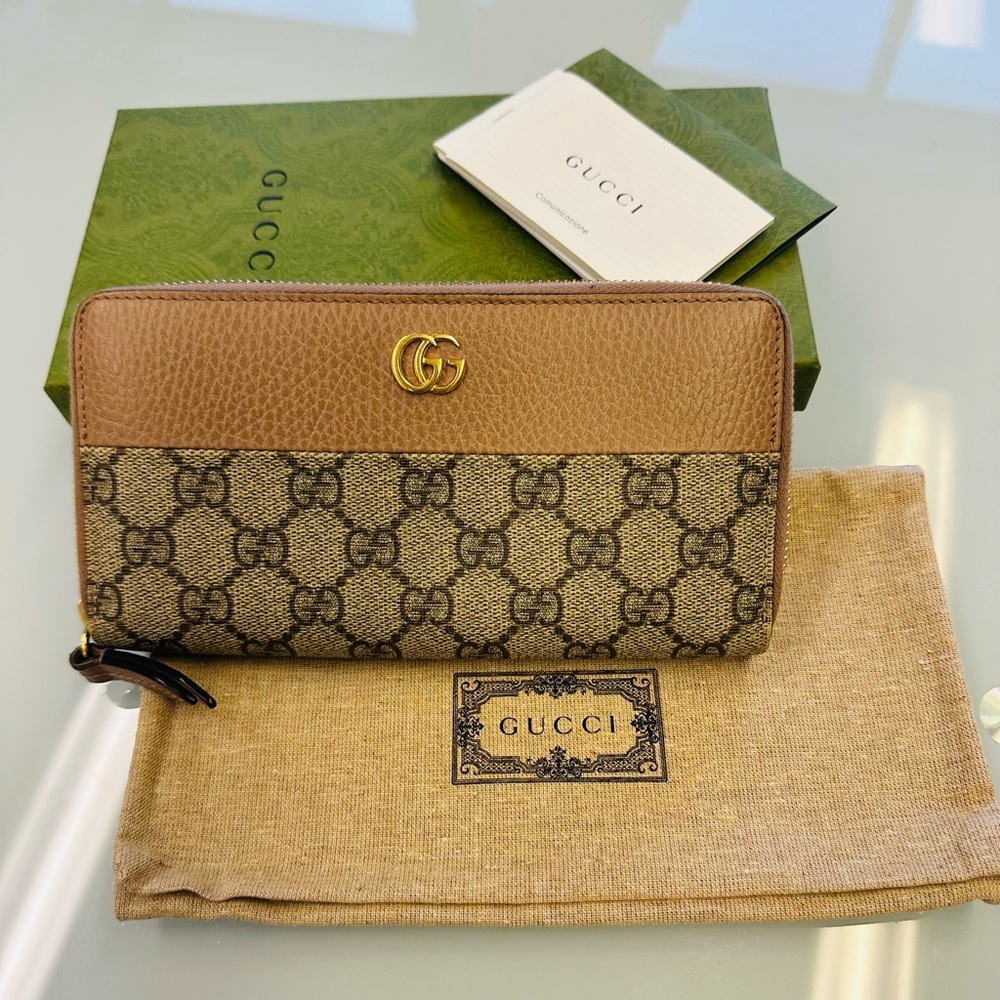 GUCCI GG Marmont Bi-Color Zip Around Wallet – beige and GG supreme